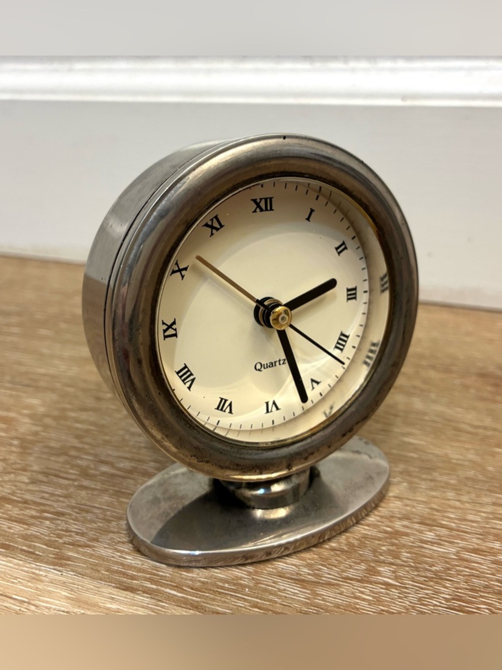 Evergreen Quartz Desk Alarm Clock Silver Tone Roman Numerals Battery Walk Well